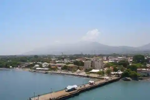 From Roatan: One Way Shared transfer to La Ceiba