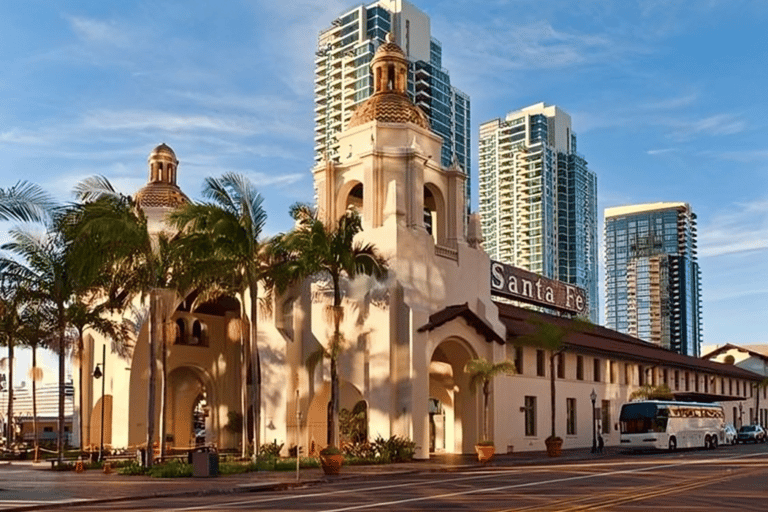 San Diego : Must-See Attractions Walking Tour With A GuideSan Diego: 2 Hours Small Group Walking Tour