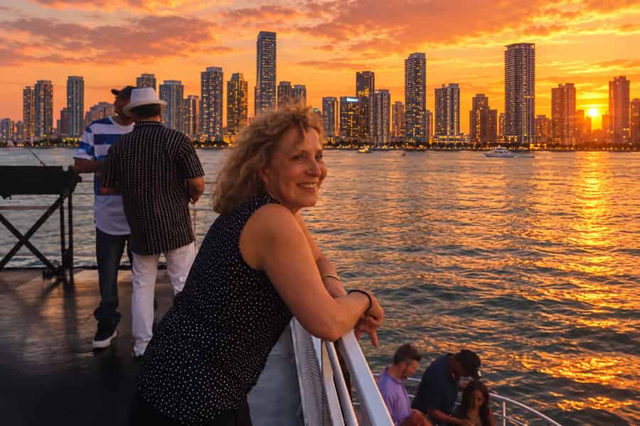 Miami Biscayne Bay: Bootsfahrt bei Sonnenuntergang & Millionärshäuser. Foto: GetYourGuide Miami Biscayne Bay: Bootsfahrt bei Sonnenuntergang & Millionärshäuser. Foto: GetYourGuide