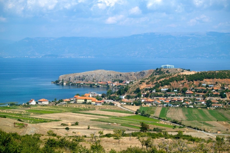 Rond het meer van Albanië vanuit Ohrid.