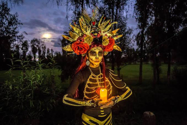 Day of the Dead in Mexico City: Mexican Dinner and Party in Xochimilco Day of the Dead in Mexico City: Mexican Dinner and Fiesta in Xochimilco