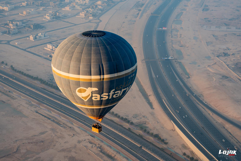Doha: Sunrise Hot Air Balloon Flight