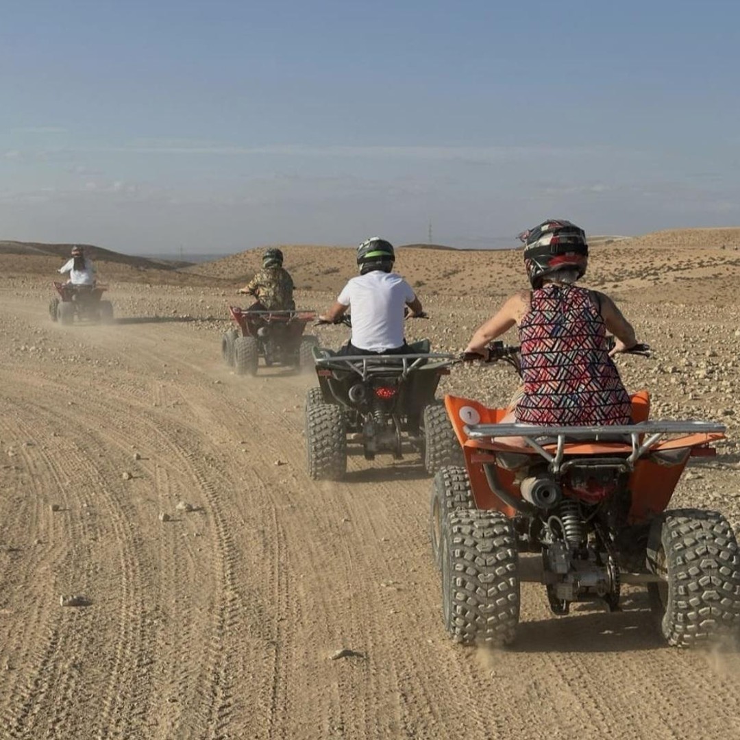 Marrakech : désert d'Agafay, quad, balade à dos de chameau et dîner-spectacle - quad