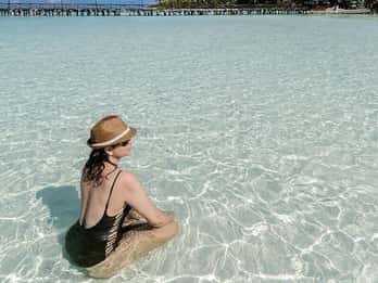 Tour in catamarano di Isla Mujeres: Avventura in spiaggia e snorkeling