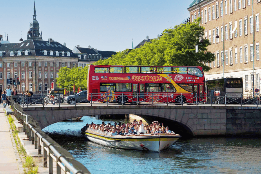 Kopenhagen: Sightseeing-Hop-On/Hop-Off-Bustour + buchbare Bootsfahrt. Foto: GetYourGuide