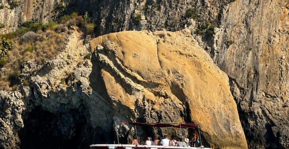 Syracuse: Ortigia Boat Tour into Sea Caves, Swim or Snorkel