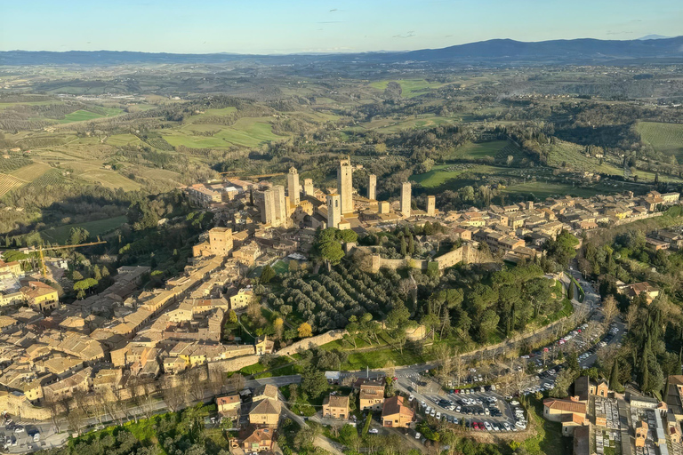 San Gimignano: Helicopter Wine Tour in Chianti Region Activity with 25-Minute Helicopter Ride