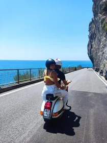 Positano: Amalfiküste Private Vespa Tour mit einem ortskundigen Guide