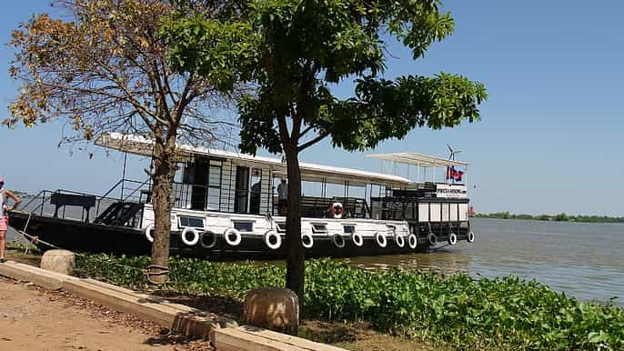 8hour roundtrip cruise from phnom penh to oudong