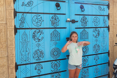 HoumetSouk: Tempo livre no mercado e chá de menta no famoso El FondoukHoumetSouk: Tempo Livre no Mercado e Chá de Hortelã no famoso El Fondouk