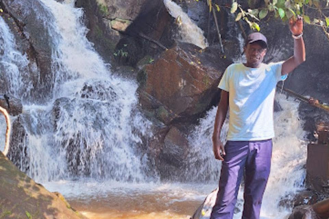 Caminhada pela Floresta Ololua — Cavernas, Cachoeira e Trilhas NaturaisCaminhada pela Floresta Ololua - Cavernas, Cachoeira e Trilhas Naturais