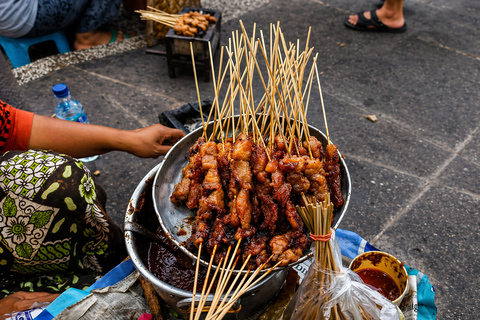 Yogyakarta: Private Night Food Tour with Lo