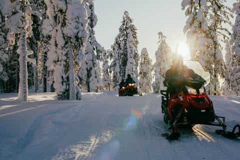 Levi: 3-stündige Schneemobil-Safari rund um Levi mit Kaffeepause