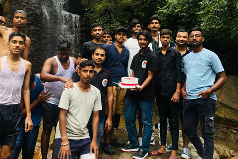 From Varanasi: Rohtas Waterfalls Guided Tour with Meals