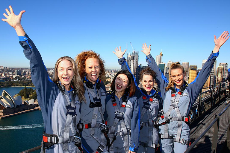 Sydney - guidning Guidad toppbestigning av Sydney Harbour Bridge på dagtid13:45 Klättring upp på toppen