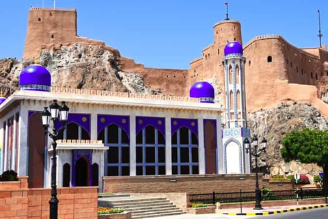 From Muscat: Private Samail, Nizwa & Birkat Al Mouz Tour