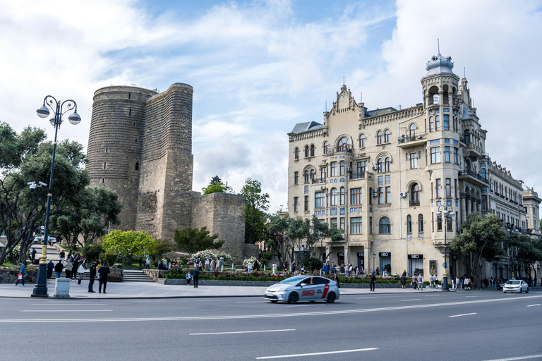 Baku: Private Photo Tour – Old City & Skyline
