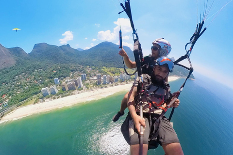 Paragliding flight with the most beautiful view of Rio de Janeiro Paragliding with the most beautiful view of Rio de Janeiro