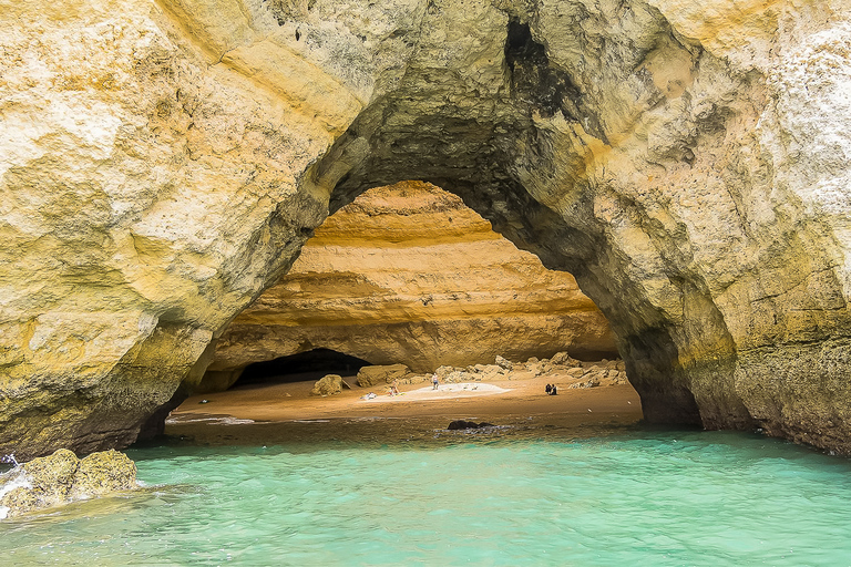 Portimão: Benagil Caves Speed Boat Tour with Sunset Option Private Tour in French