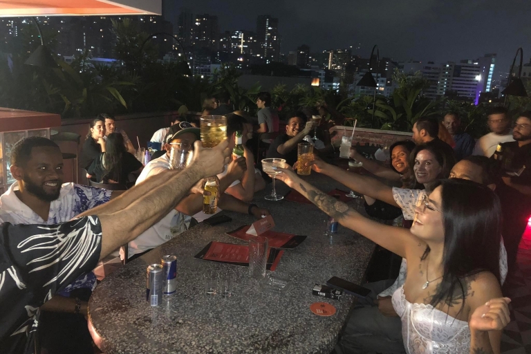 El Poblado : Toits, bars et clubs de MedellínVisite de la vie nocturne à El Poblado : Les toits et les clubs locaux
