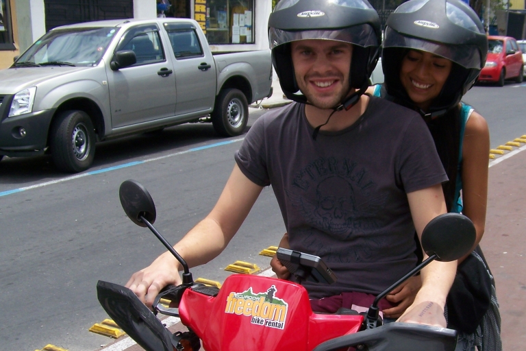Quito en de evenaar zelfgeleide scootertourStandaard Optie: