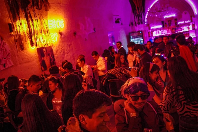 Tournée des bars à Arequipa avec boissons et accès VIP.Tournée des bars à Arequipa