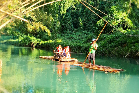 Esperienza di rafting in bambù sul Martha Brae