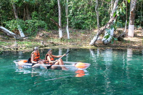 Kayak trasparente alla laguna di Bacalar