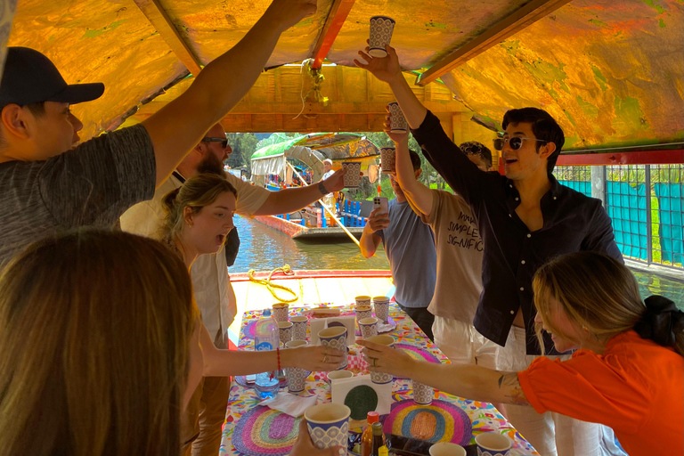 Ciudad de México: Fiesta en barco en Xochimilco con bebidas y aperitivos