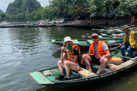 Från Hanoi: Hoa Lu - Tam Coc - Mua Caves med transferFrån Hanoi: Hoa Lu - Tam Coc - Mua-grottorna med transfer