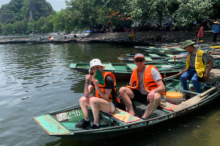 Från Hanoi: Hoa Lu - Tam Coc - Mua Caves med transferFrån Hanoi: Hoa Lu - Tam Coc - Mua-grottorna med transfer