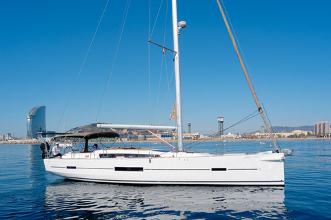 Barcelona: Sailing with Open Bar, Catalan Snack & Swim Stop