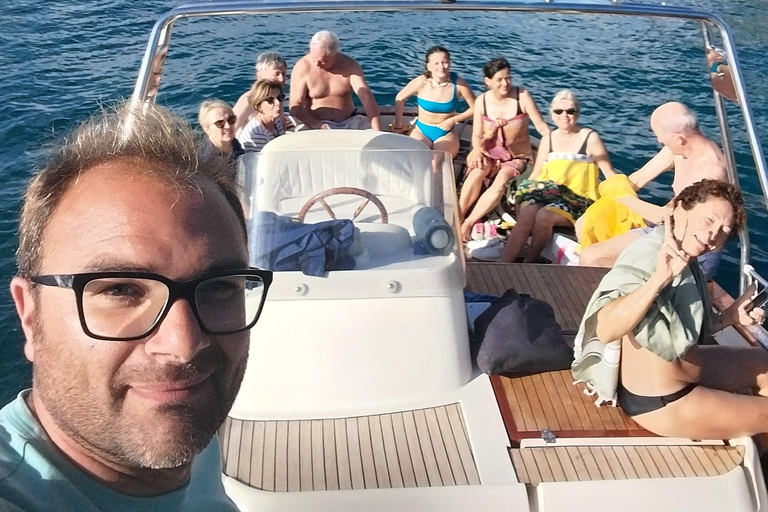 Procida : Excursion en bateau privé avec vue sur la mer et plongée en apnéeProcida Vue sur la mer