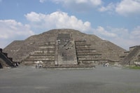 Historical downtown & Teotihuacan Pyramids Mezcal tasting - Housity