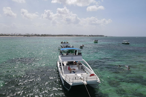 Sosúa: Catamaran Cruise with Snorkeling, Open Bar & Lunch