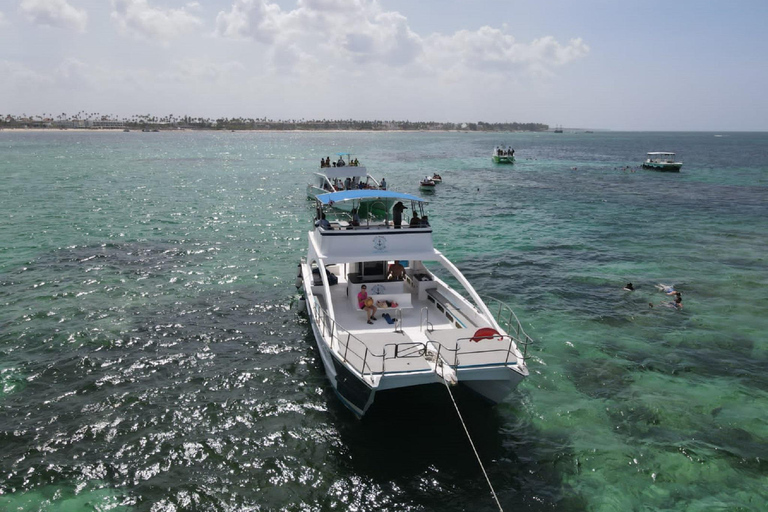 Sosúa: Catamaran Cruise with Snorkeling, Open Bar & Lunch
