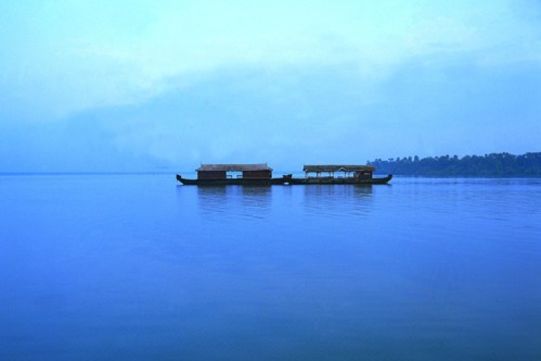 Backwaters of Alapuzha from Cochin port Standard Option