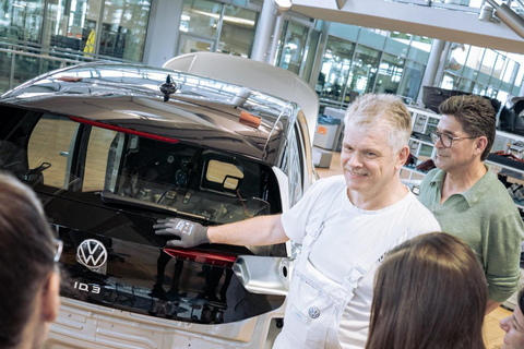 Dresden: Premium Tour of of VW's Transparent Factory 100-Minutes Tour in Deutsch
