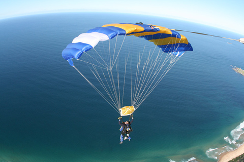 Sydney, Wollongong : saut en parachute en tandem de 15 000 pieds sur la plageEn semaine, saut en parachute en tandem sur la plage de Wollongong