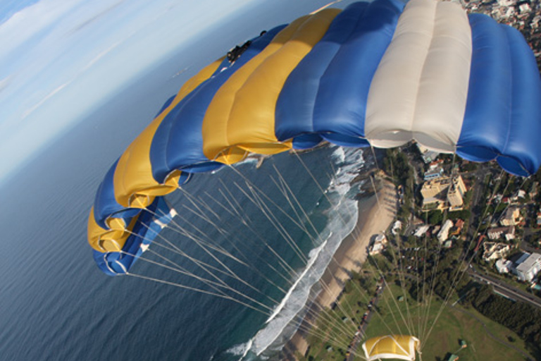 Sydney, Wollongong: Tandem Beach Skydive da 15.000 piediTandem di Wollongong in spiaggia nei giorni feriali