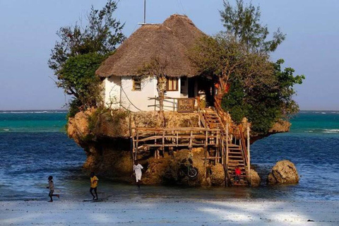 Zanzibar: Privat Jozani-skogen, Kuza-grottan och Rock RestaurantZanzibar: Privat Jozani-skogen, Kuza-grottan och Rock-restaurangen