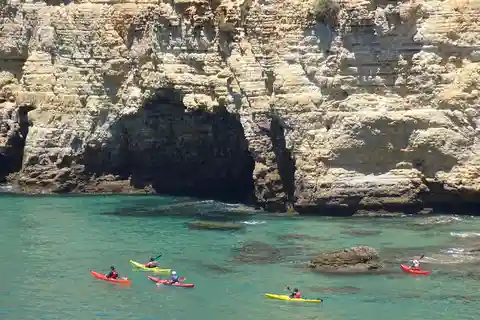 Avventure guidate in kayak da mare nell'Algarve sud-occidentale