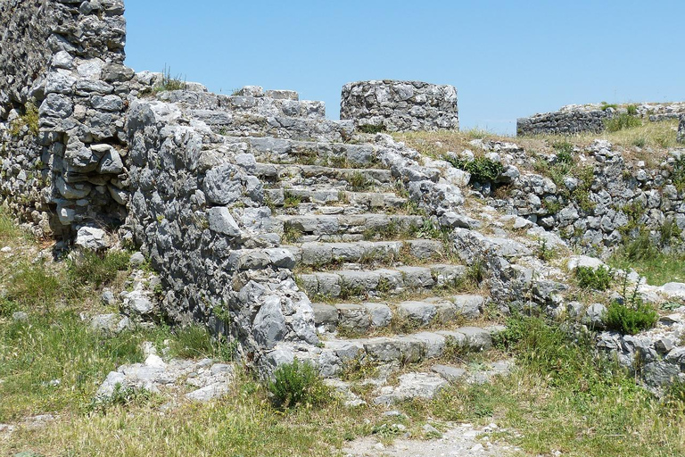 Au départ de Tirana et Durres : excursion à Berat et au lac Belshi