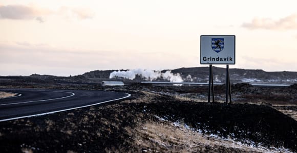 Reykjavik: Guided Tour to Volcano and Reykjanes Geopark