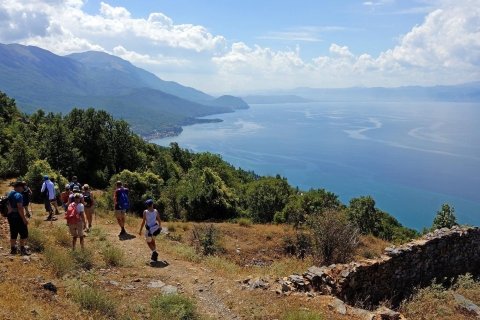 Wandernde Bergdörfer und Strandnachmittag, ab Ohrid.
