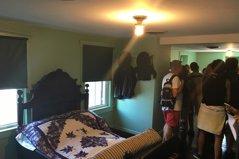 From NY: Lancaster Pennsylvania and Philadelphia day Tour English Tour