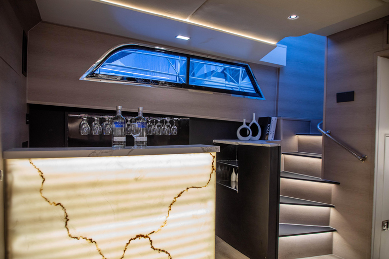 Private Luxury Yacht Tour Dubai BEST VALUE: 3 Hours + Complimentary e-Shisha