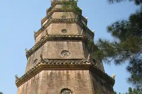 Excursión de medio día a Hue con paseo en barco y visitas turísticas