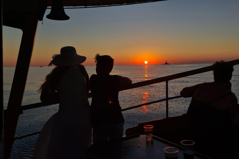Medulin: 3h Ultra ALL-INCLUSIVE Sunset Dolphin Boat trip 3hours Dolphin Sunset watching with drinks+dinner sandraboat