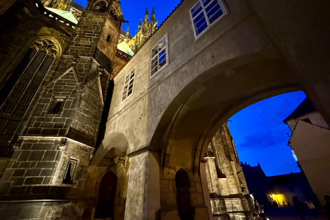 Prague: VIP Prague Castle Night Walk with Panoramic Views VIP Prague Castle Night Walk with Panoramic Views (German)